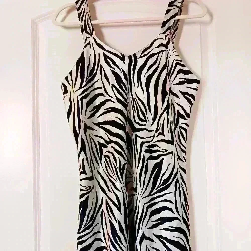 Vintage 90's silky maxi look satin night dress. - Picture 4 of 8